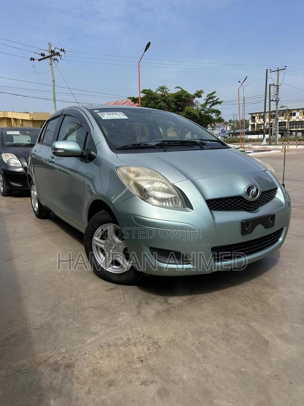 Toyota Vitz 1.3 FWD 5dr 2010 Green