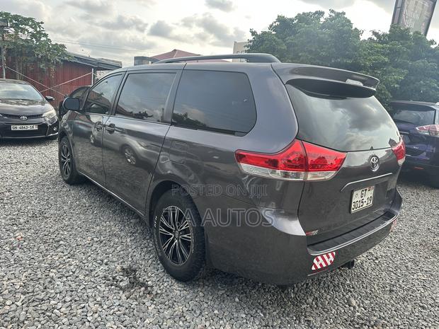 Toyota Sienna LE 7 Passenger 2012 Gray