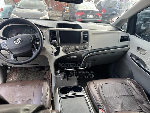 Toyota Sienna LE 7 Passenger 2012 Gray