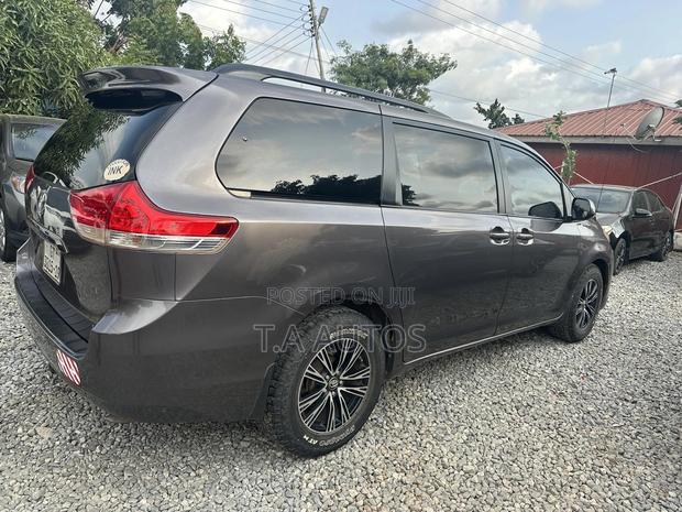 Toyota Sienna LE 7 Passenger 2012 Gray