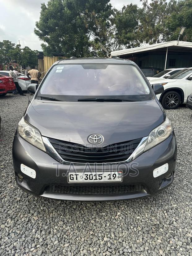 Toyota Sienna LE 7 Passenger 2012 Gray