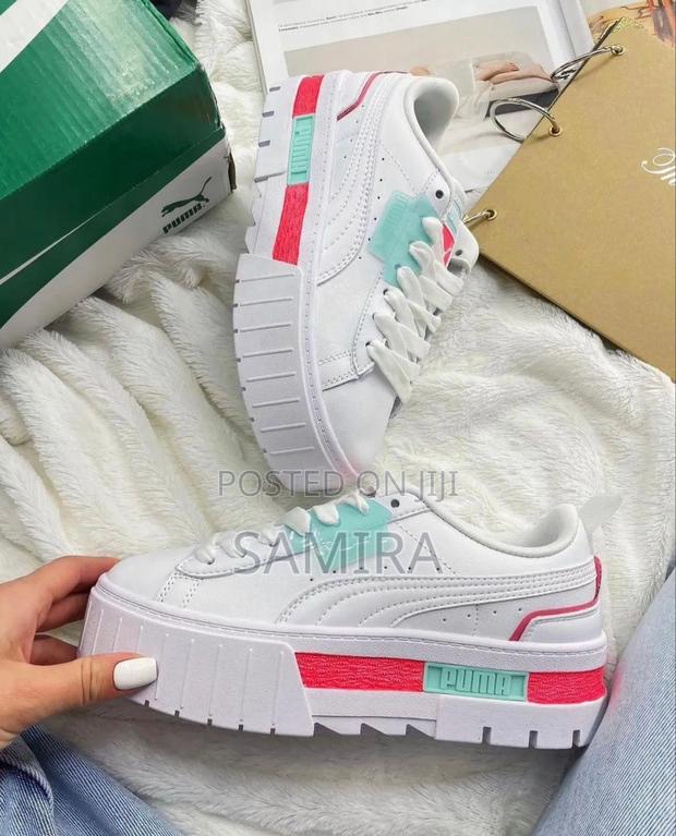 Trendy White Casual Sneakers – Stylish Comfortable