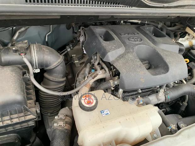 Toyota HiAce 2022 White