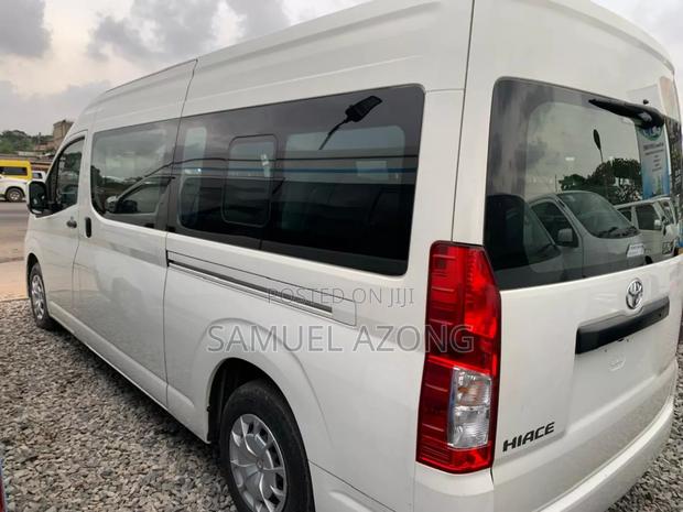 Toyota HiAce 2022 White