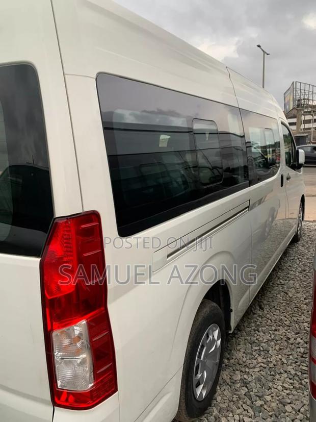 Toyota HiAce 2022 White