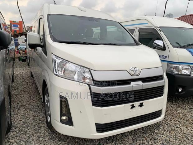 Toyota HiAce 2022 White