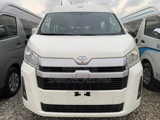 Toyota HiAce 2022 White