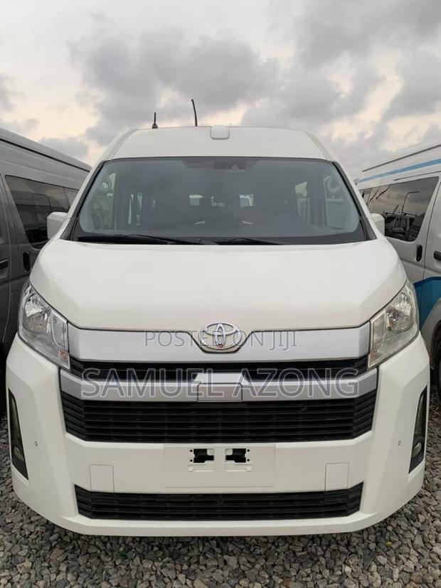 Toyota HiAce 2022 White