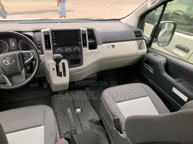 Toyota HiAce 2022 White