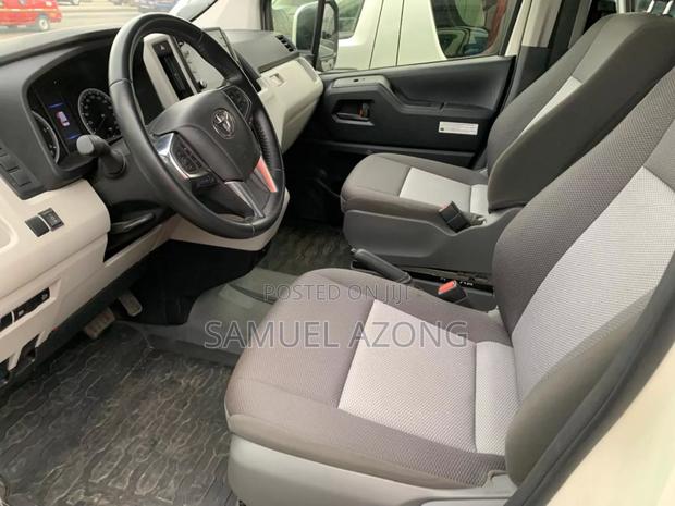 Toyota HiAce 2022 White