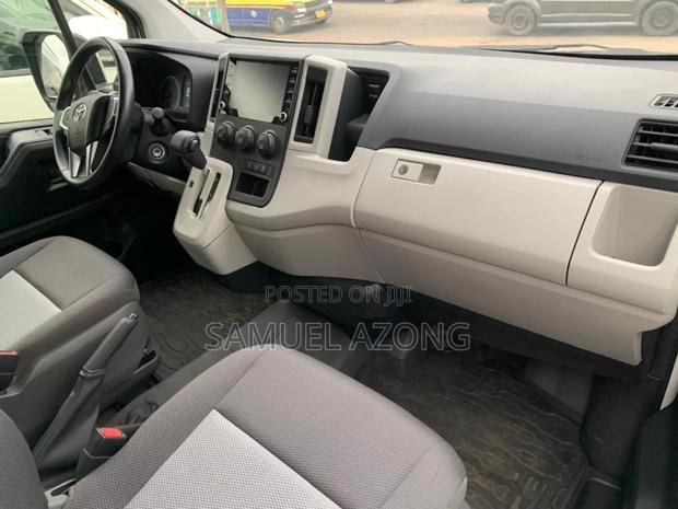 Toyota HiAce 2022 White