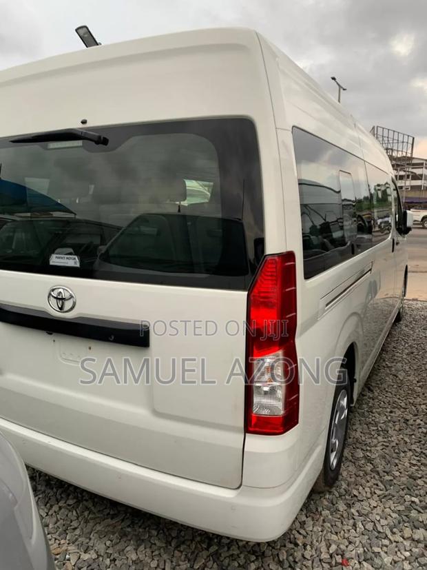 Toyota HiAce 2022 White