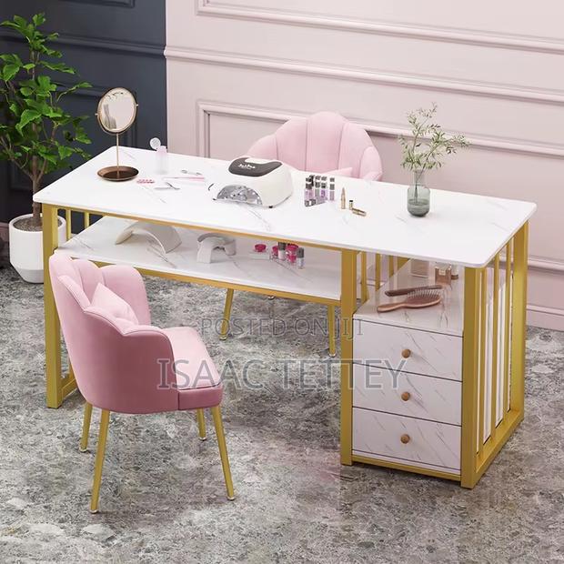 Nail Table and Chair