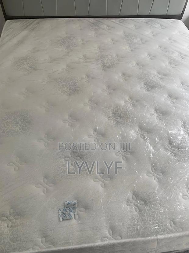 Queen Size Mattress photo 2
