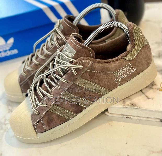 Adidas Superstar Sneaker Available · Photo 3