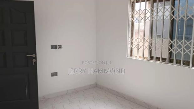 2bdrm Apartment in Bushroad Around , New Town for rent