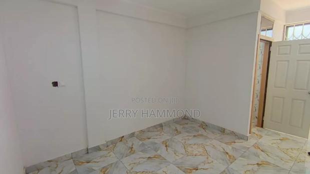 2bdrm Apartment in Bushroad Around , New Town for rent · Photo 2