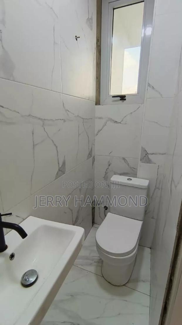 2bdrm Apartment in Bushroad Around , New Town for rent · Photo 3