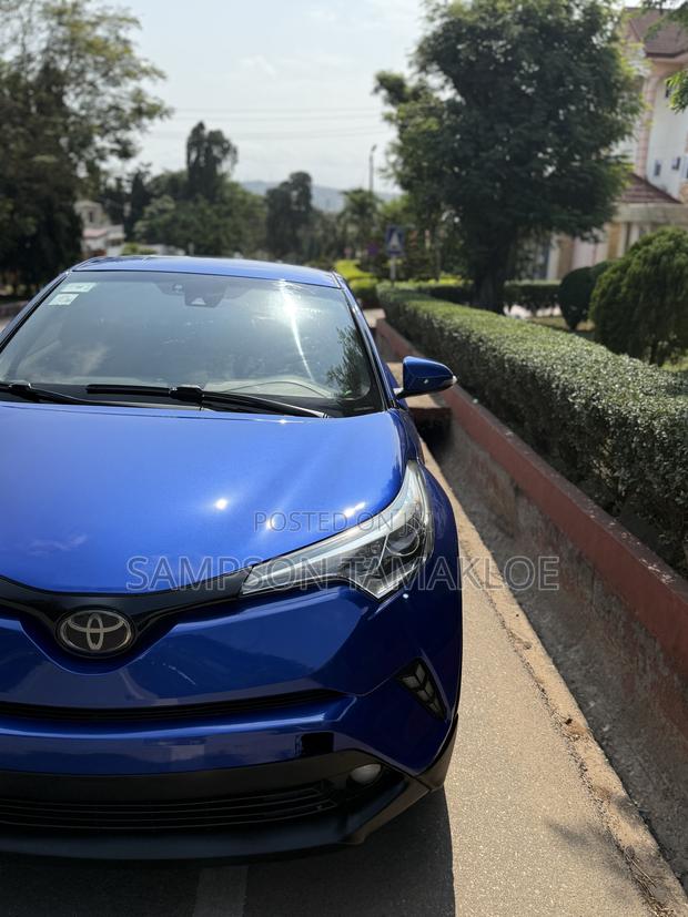 Toyota C-HR XLE FWD 2019 Blue