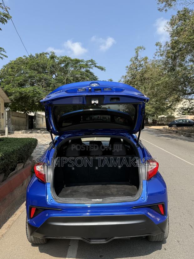 Toyota C-HR XLE FWD 2019 Blue