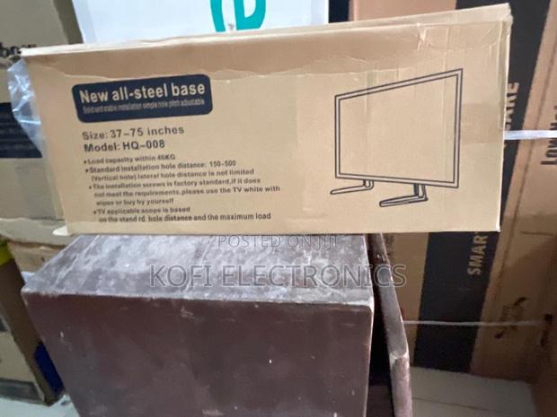 Retrohold Steel Tv Stand Supreme Balance Collection · Photo 2
