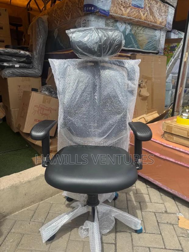 Butterfly Chair Black · Photo 2