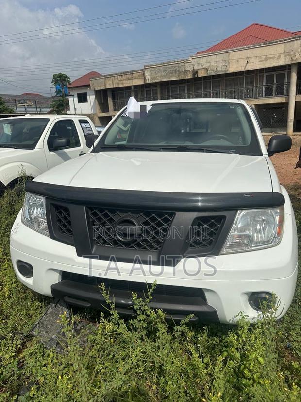 Nissan Frontier SV 4x4 Crew Cab 6 ft. box 139.9 in. WB 2019 White