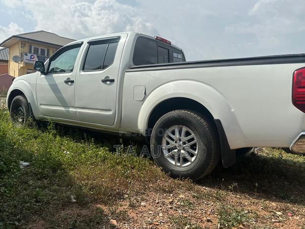 Nissan Frontier SV 4x4 Crew Cab 6 ft. box 139.9 in. WB 2019 White