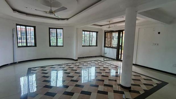 3bdrm Apartment in Penny Airport , New Town for rent