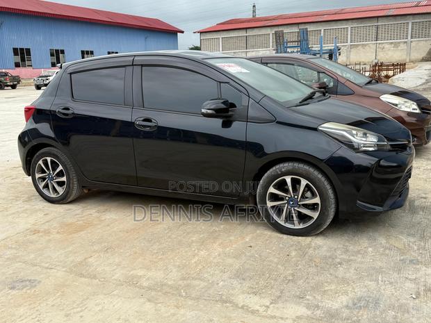 Toyota Vitz 1.3 AWD 5dr 2016 Black