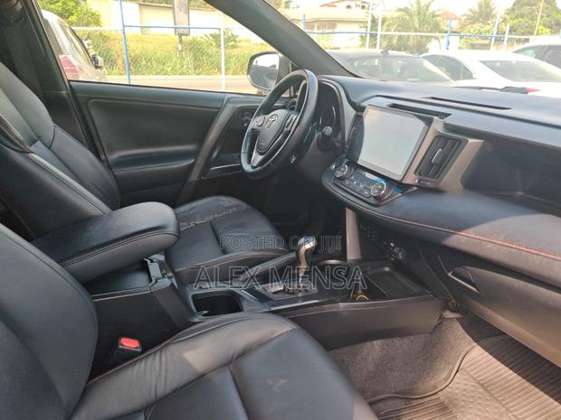 Toyota RAV4 2018 Brown