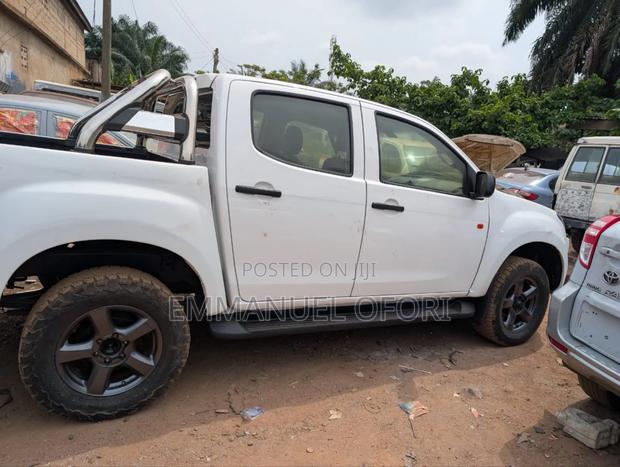 Isuzu D-MAX 2012 White