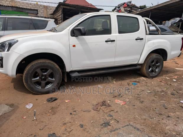 Isuzu D-MAX 2012 White