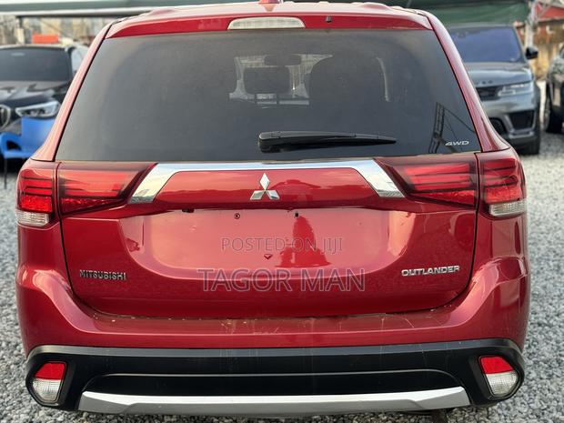 Mitsubishi Outlander 2.0 PHEV AWD 2017 Red