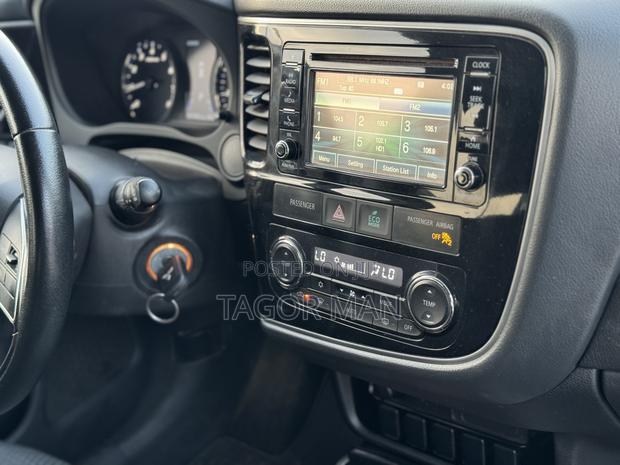 Mitsubishi Outlander 2.0 PHEV AWD 2017 Red