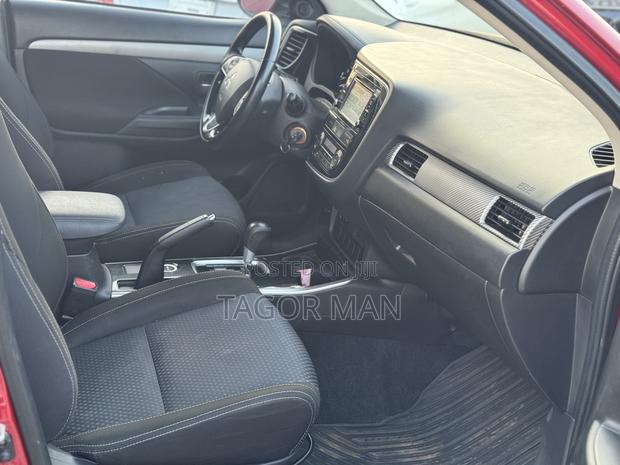 Mitsubishi Outlander 2.0 PHEV AWD 2017 Red