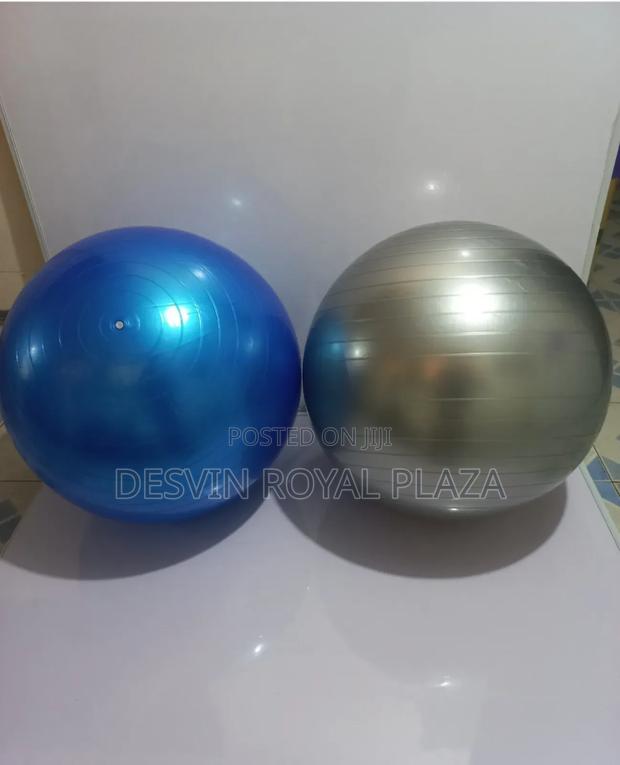 Yoga Ball Gym Ball With Pump · Photo 1