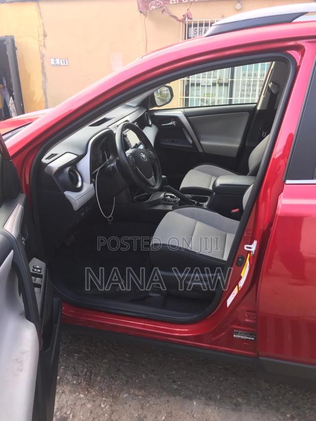 Toyota RAV4 XLE 4dr SUV (2.5L 4cyl 6A) 2018 Red