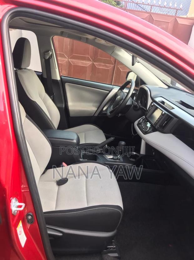 Toyota RAV4 XLE 4dr SUV (2.5L 4cyl 6A) 2018 Red