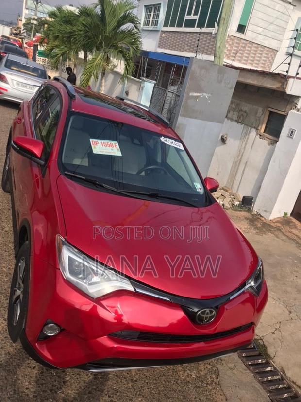 Toyota RAV4 XLE 4dr SUV (2.5L 4cyl 6A) 2018 Red