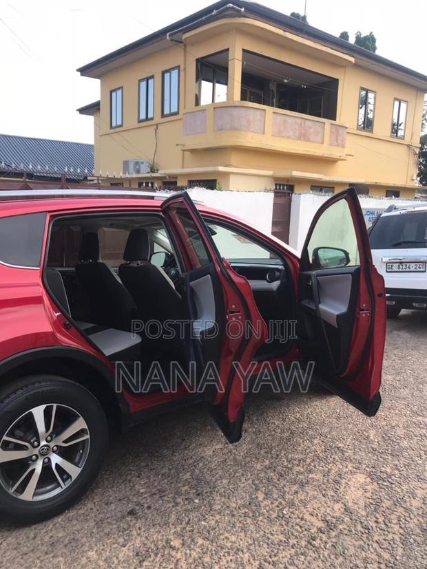 Toyota RAV4 XLE 4dr SUV (2.5L 4cyl 6A) 2018 Red