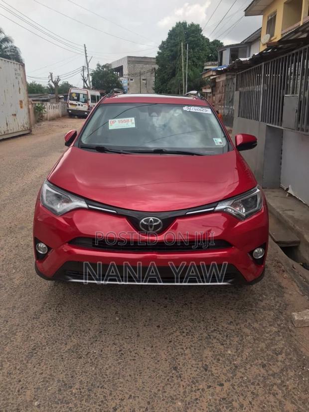 Toyota RAV4 XLE 4dr SUV (2.5L 4cyl 6A) 2018 Red