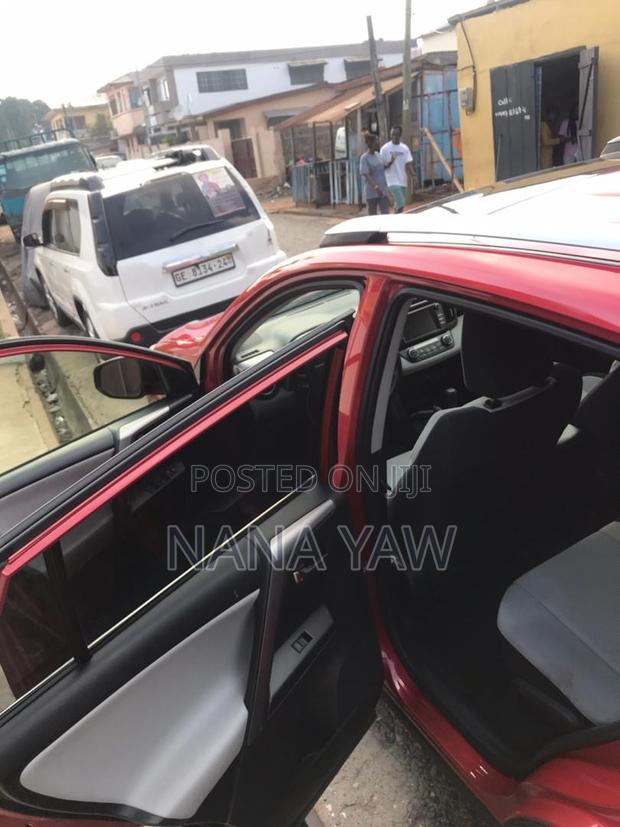 Toyota RAV4 XLE 4dr SUV (2.5L 4cyl 6A) 2018 Red