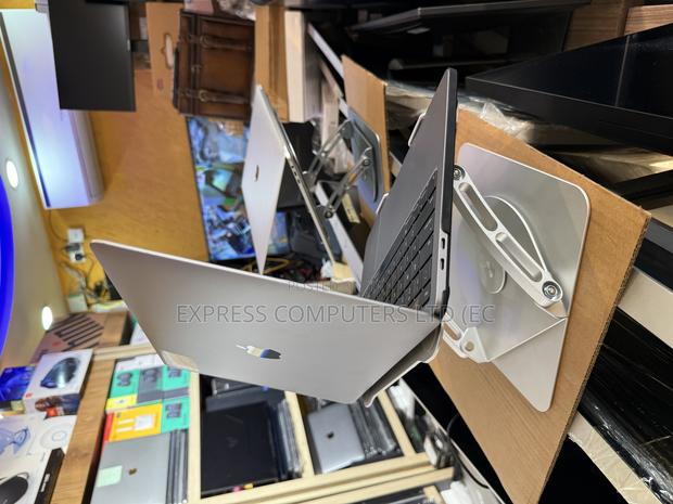 Laptop Apple MacBook Pro 2020 16GB Intel Core I7 SSHD (Hybrid) 512GB photo 2