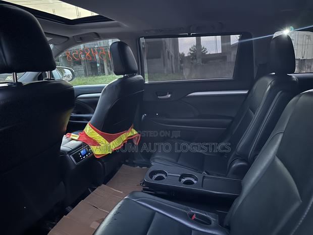 Toyota Highlander XLE 4x4 V6 (3.5L 6cyl 8A) 2018 White photo 6