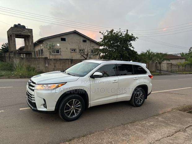 Toyota Highlander XLE 4x4 V6 (3.5L 6cyl 8A) 2018 White photo 3