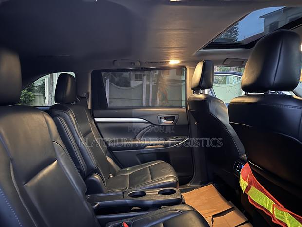 Toyota Highlander XLE 4x4 V6 (3.5L 6cyl 8A) 2018 White photo 7