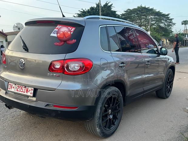 Volkswagen Tiguan S Automatic 2011 Green