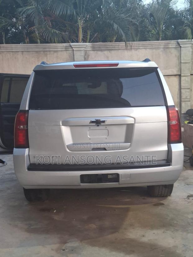 Chevrolet Suburban LT 4x4 2017 Gray