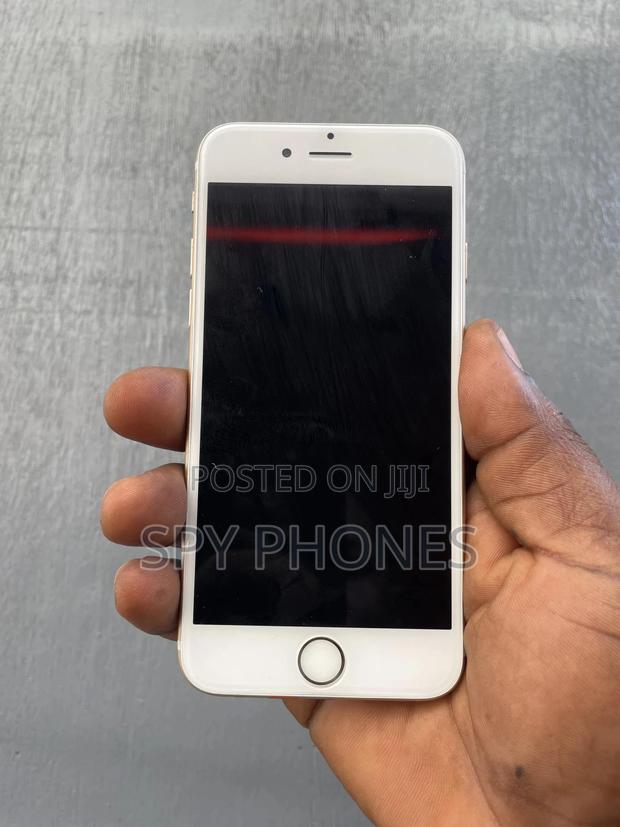 Apple iPhone 6 64 GB Gold · Photo 4
